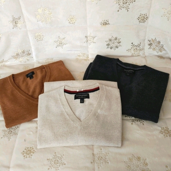 Banana Republic Other - Set of 3 v-neck sweaters.